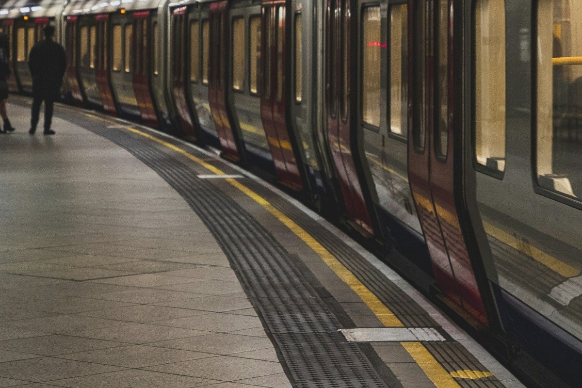 Μετρό: Ανδρας έχασε τις αισθήσεις του και έπεσε στις ράγες στον σταθμό «Αμπελόκηποι»