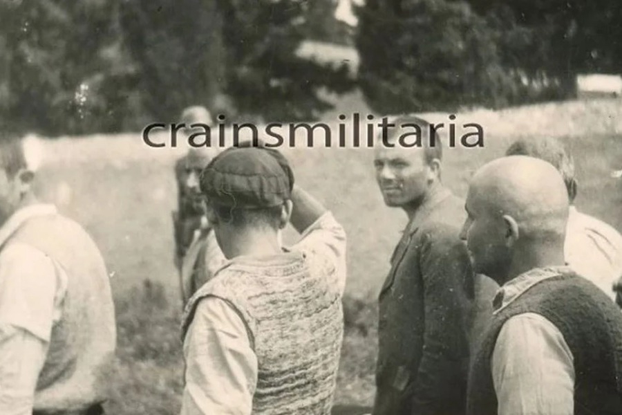 «Το παιδί που χαμογελάει»: Ποιος είναι ο νεαρός στη φωτογραφία των 200 εκτελεσθέντων της Καισαριανής