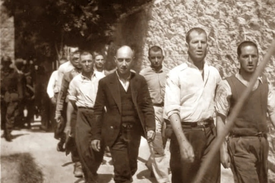 Κατέβηκαν από το eBay οι φωτογραφίες από την εκτέλεση των 200 στην Καισαριανή