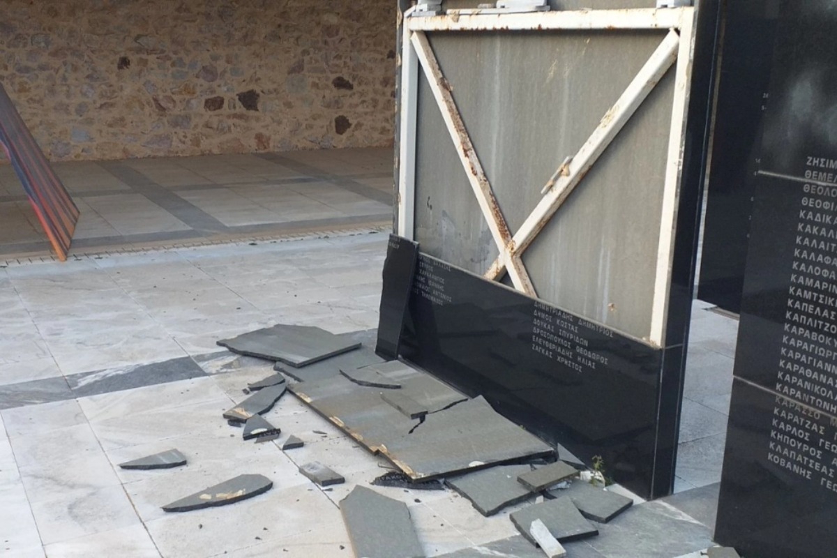 Βανδάλισαν το μνημείο των 200 εκτελεσθέντων στο σκοπευτήριο της Καισαριανής, μετά την αποκάλυψη των ιστορικών φωτογραφιών