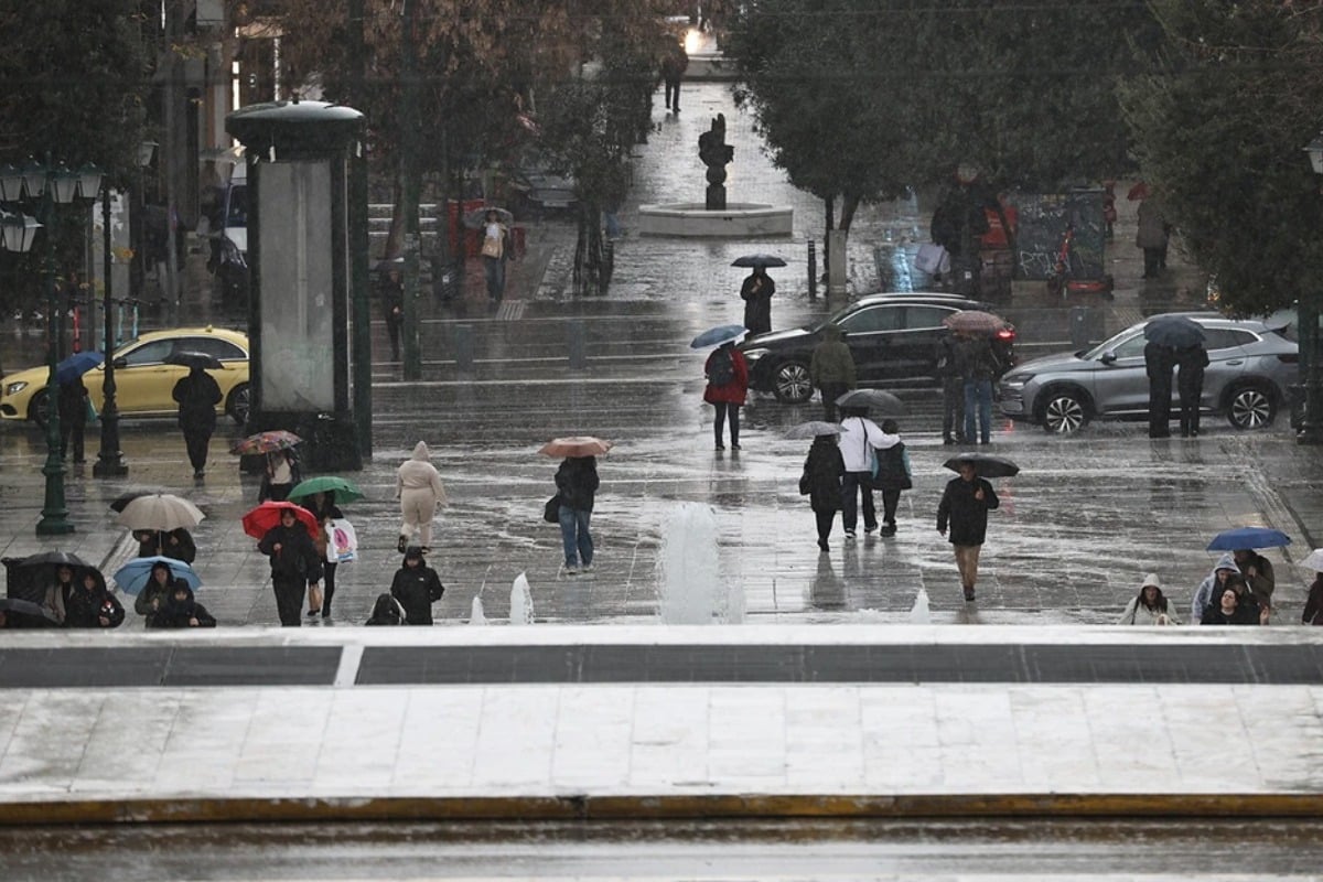 Έρχεται κακοκαιρία με βροχές και βουτιά της θερμοκρασίας: Τι λένε οι μετεωρολόγοι