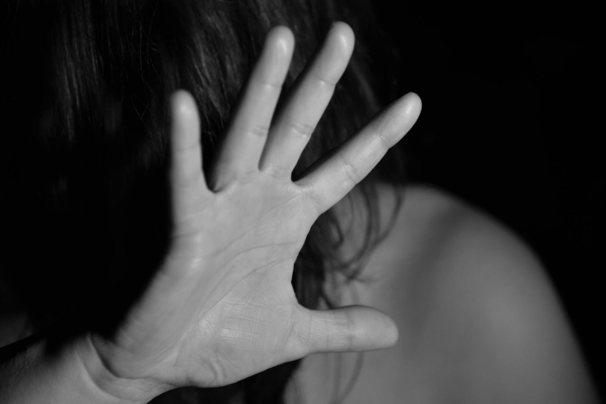 Αγιος Παντελεήμονας: Κακοποιούσε και απειλούσε τη γυναίκα του με όπλο ενώ κατέγραφε το περιστατικό