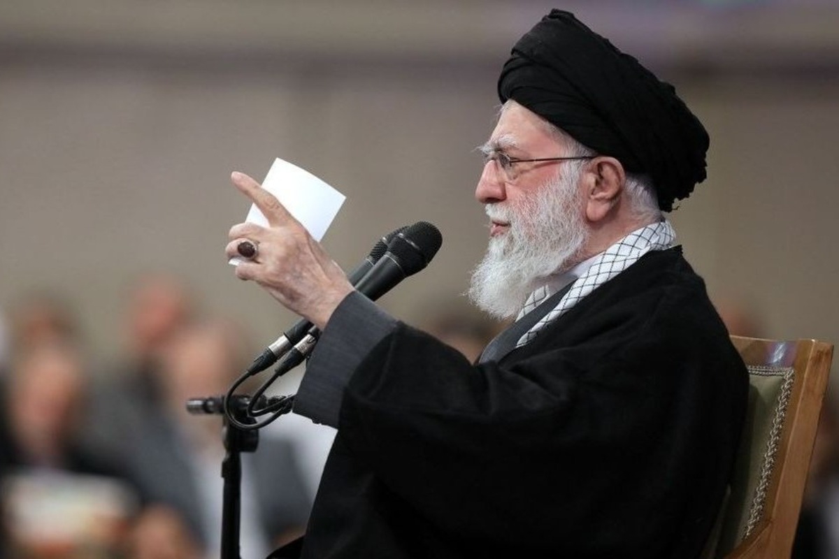 Reuters: Ο Χαμενεΐ έφυγε από την Τεχεράνη - Aναφορές για χτύπημα κοντά στα γραφεία του