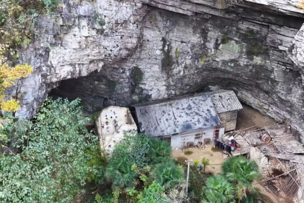 Ζει 50 χρόνια μέσα σε σπηλιά με ρεύμα και νερό - Παράτησε τον πολιτισμό - «Η μοναξιά δεν είναι πρόβλημα»