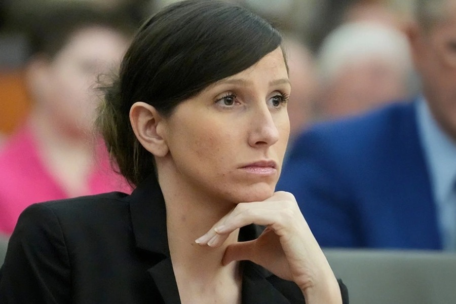 «Θλιμμένη» χήρα δηλητηρίασε τον άνδρα της για να... κληρονομήσει 4 εκατ. δολάρια και να το σκάσει με τον εραστή της