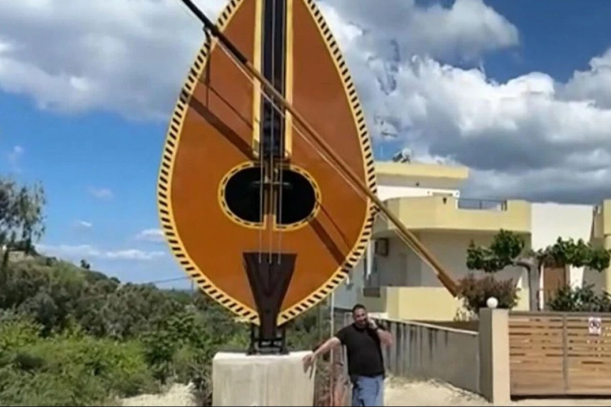 Γιγάντια λύρα 10 μέτρων στην Κρήτη διεκδικεί ρεκόρ Γκίνες
