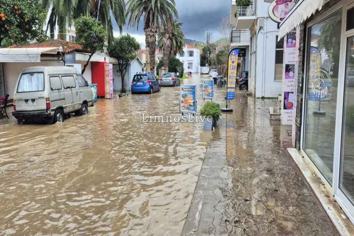 Στο έλεος της κακοκαιρίας η Μύρινα στη Λήμνο, σοβαρές ζημιές σε σπίτια και καταστήματα