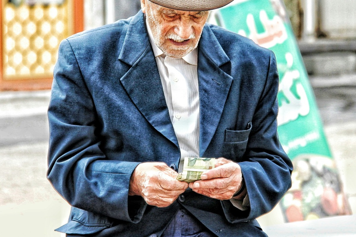 Μαζική έξοδος: Γιατί οι εργαζόμενοι εγκαταλείπουν τη δουλειά - 7 στις 10 γυναίκες σπεύδουν να συνταξιοδοτηθούν