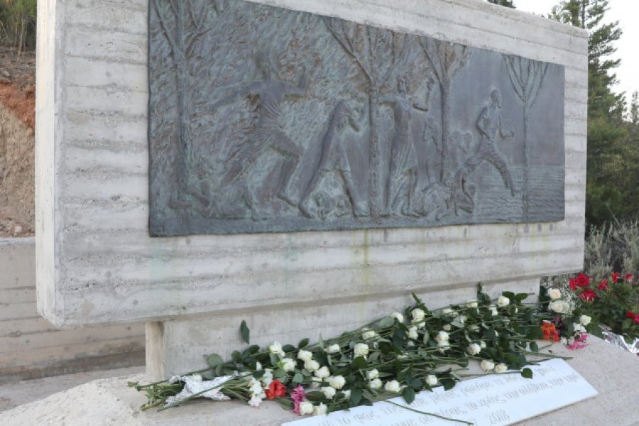 Μάτι: Ρίγη συγκίνησης στις εκδηλώσεις μνήμης για τα 104 θύματα - 8 χρόνια από την εθνική τραγωδία