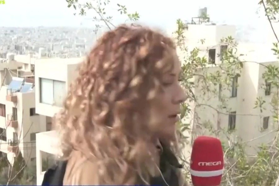 Η στιγμή που βόμβα πέφτει κοντά στο συνεργείο του Mega στον Λίβανο: Η αντίδραση της δημοσιογράφου