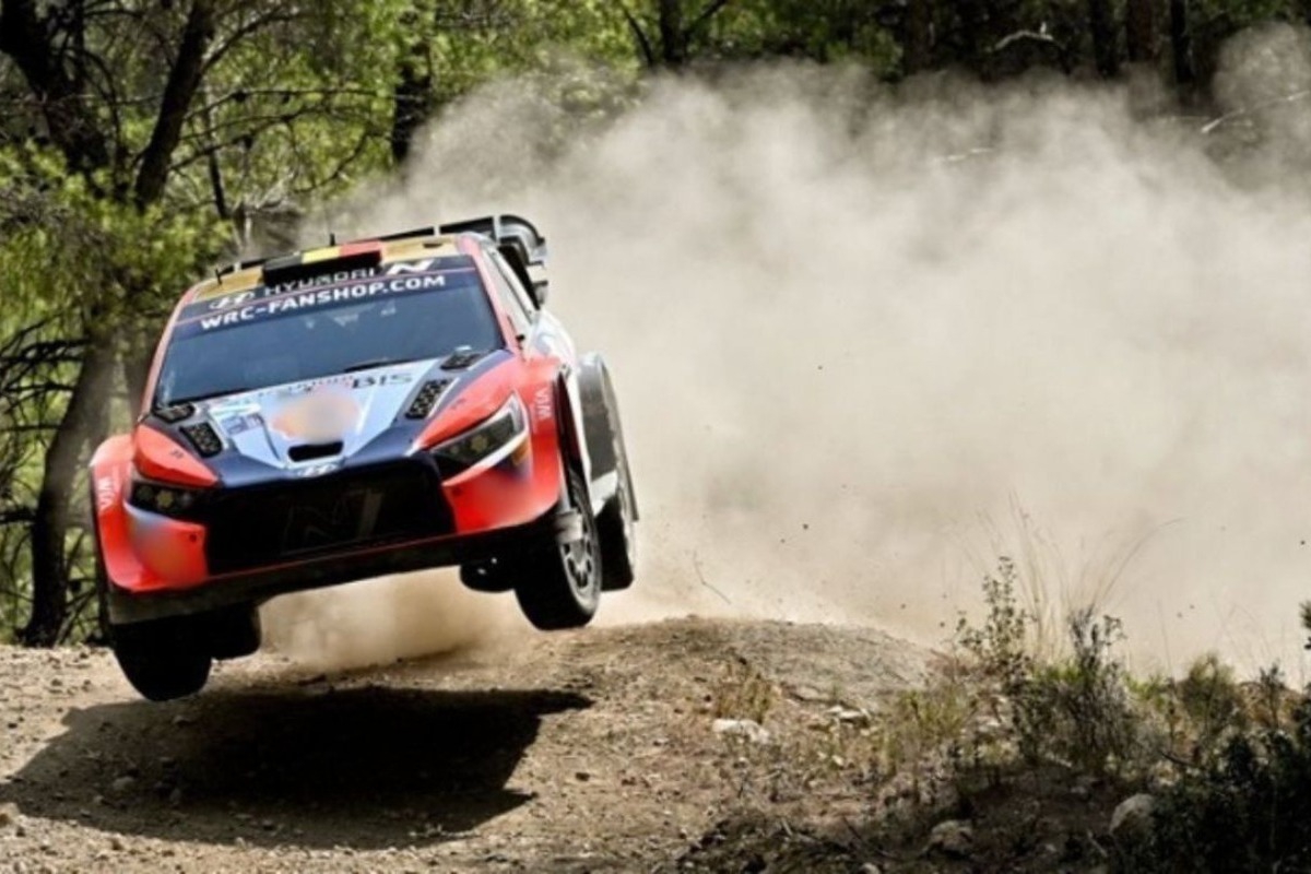 Ηλεία: Σοβαρό ατύχημα στο Ολυμπιακό Ράλλυ - Αυτοκίνητο προσέκρουσε σε δέντρο