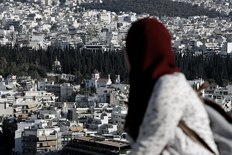 Στο τραπέζι η απαγόρευση της μπούρκας στην Ελλάδα: Τα μέτρα που εξετάζει το υπουργείο Μετανάστευσης και τι ισχύει στην Ευρώπη