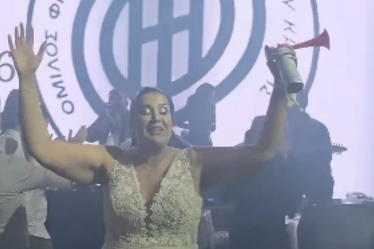 ΟΦΗ: Νύφη σταμάτησε με κόρνα το γαμήλιο γλέντι για να πανηγυρίσει τo Κύπελλο - BINTEO