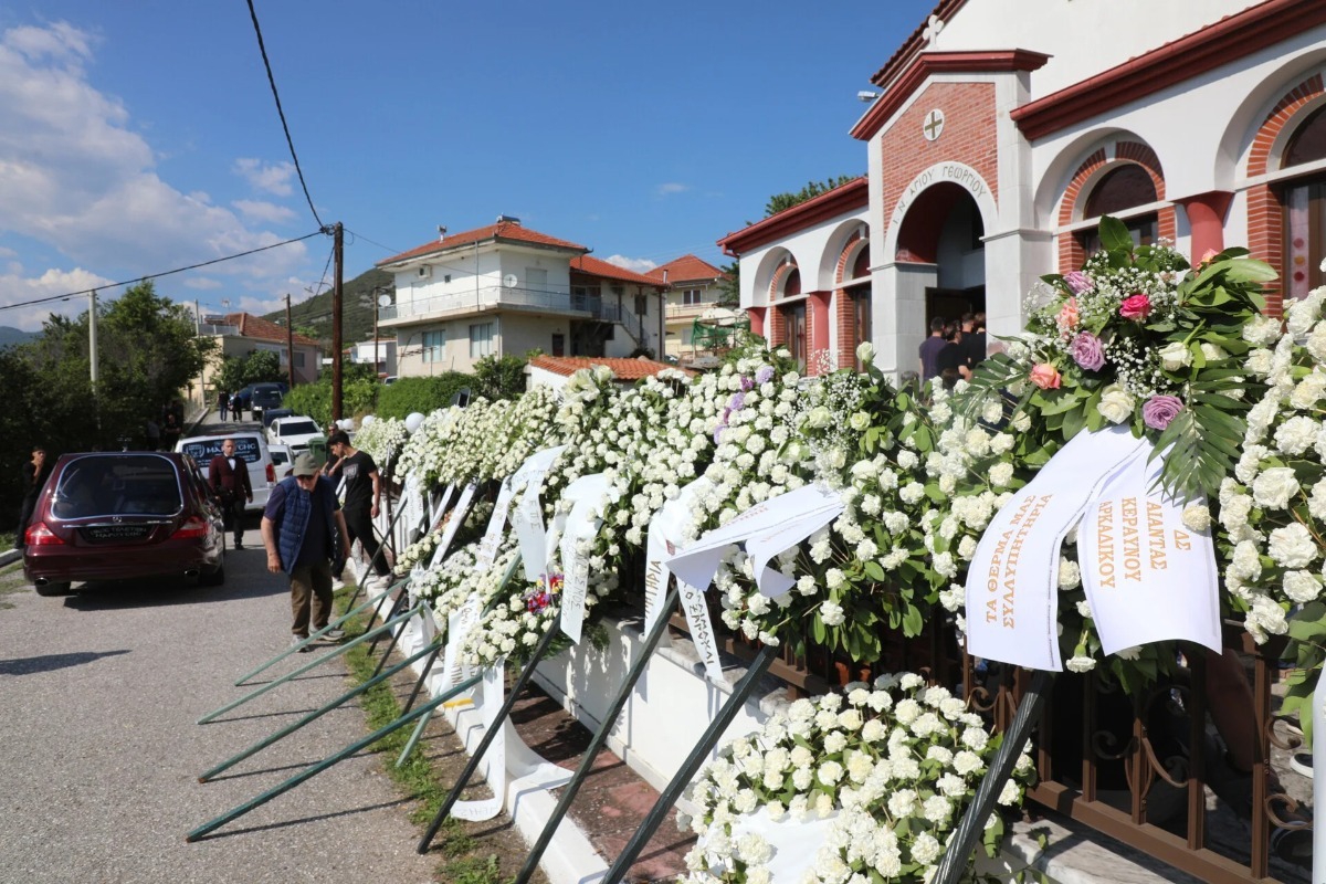 Παρασκευάς Αντζας: Σε κλίμα συγκίνησης η κηδεία - Συντετριμμένοι πρώην συμπαίκτες και φίλοι