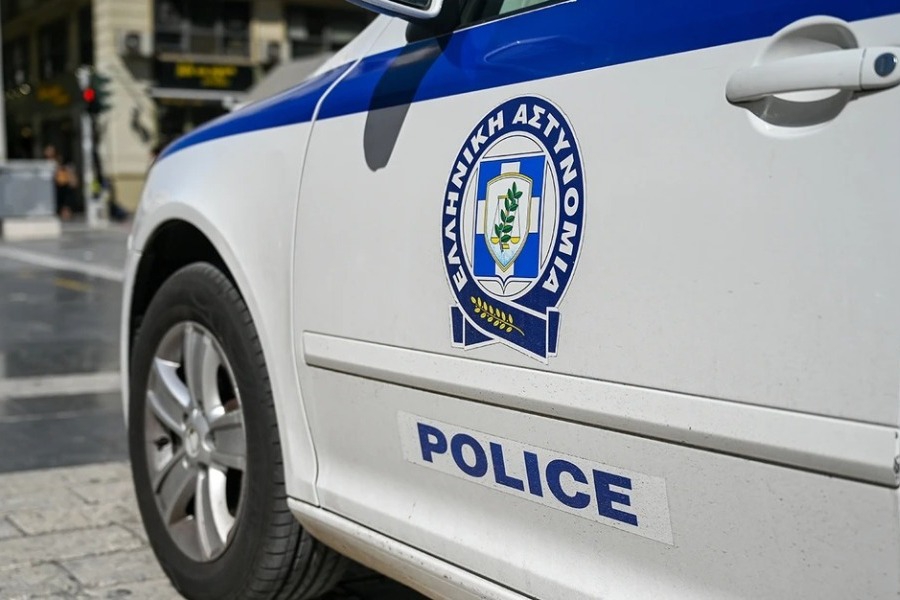 Έξι παιδιά ζούσαν μέσα σε ακαθαρσίες στο Περιστέρι – Συνελήφθησαν οι γονείς