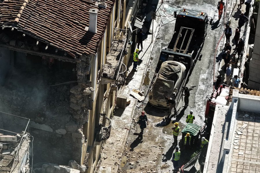 Πλάκα: Αγωνία για πέντε άτομα που αγνοούνται μετά την έκρηξη, ηλικιωμένο ζευγάρι έμενε στον δεύτερο όροφο του κτηρίου