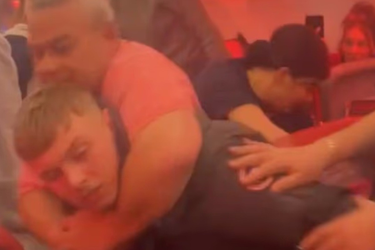 Χάος σε πτήση από Τουρκία για Μάντσεστερ με αίμα και... δόντια στο πάτωμα, δείτε βίντεο