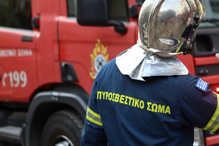 Φωτιά σε υπόγεια αποθήκη στο Κολωνάκι