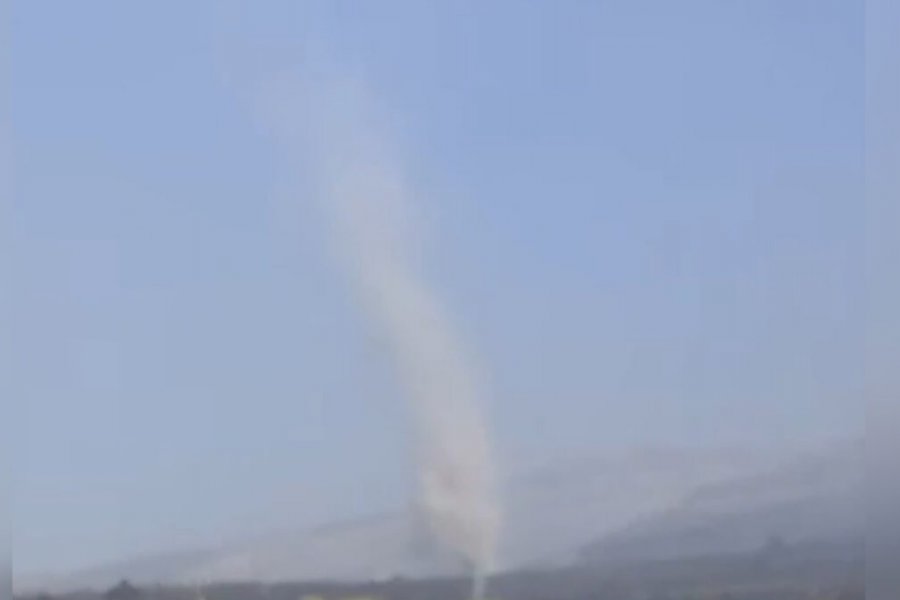 Πύρινος ανεμοστρόβιλος στο Κανδήλι Μεγάρων – Δείτε βίντεο από το επικίνδυνο φαινόμενο
