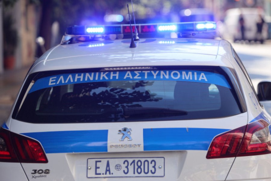 Ρομά εισέβαλαν στο Αστυνομικό Τμήμα Πηνειού για να απελευθερώσουν άλλον Ρομά