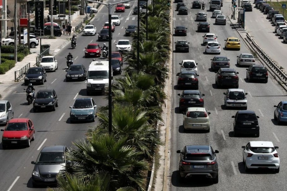 Καραμπόλα πέντε οχημάτων στην Παραλιακή - Προβλήματα στην κυκλοφορία