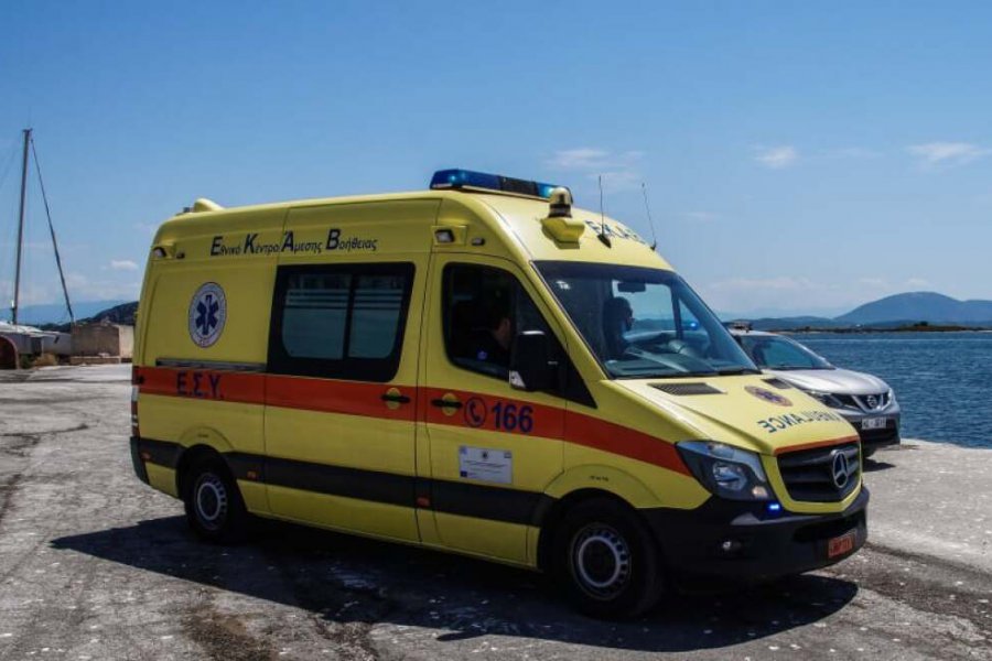 Σοβαρός τραυματισμός 45χρονου σε παραλία στα Χανιά, υπέστη κάταγμα στον αυχένα παίζοντας με το ανιψάκι του