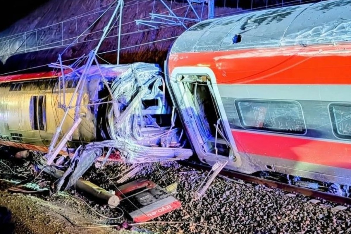 Ισπανία: Πρώτη έκθεση για τη σιδηροδρομική τραγωδία - Πώς εκτροχιάστηκαν τα τρένα