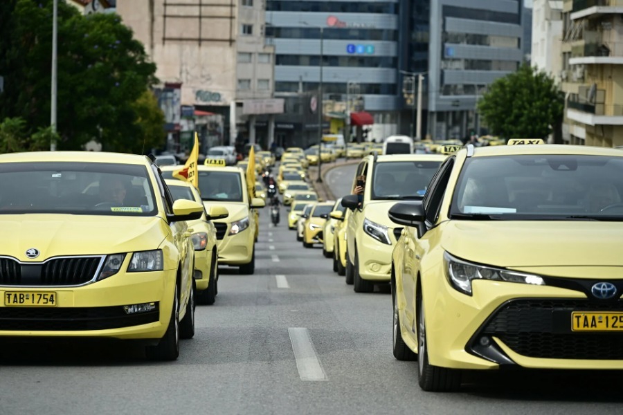Ταξί: Παρατείνεται η απεργία των οδηγών