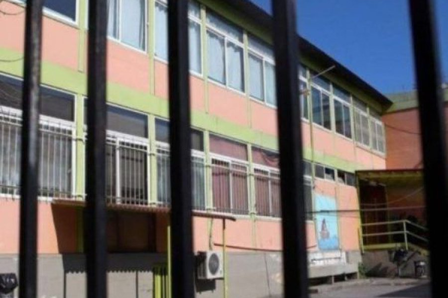 Θεσσαλονίκη: Χτύπησαν συμμαθητή τους και του πέταξαν πέτρα έξω από σχολείο - Στο νοσοκομείο το θύμα
