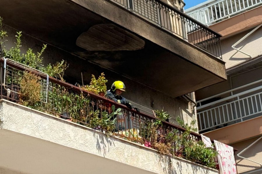 Σοκ στην Πολίχνη! Μάνα και κόρη βρέθηκαν παγιδευμένες σε φλεγόμενο διαμέρισμα - Δείτε πώς κατάφεραν να σωθούν