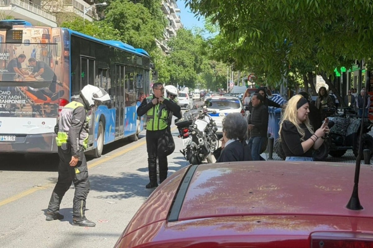 Παιδί 4 ετών σε αμοκ: Ήταν μόνο του σε μπαλκόνι - Πετούσε αντικείμενα σε κεντρικό δρόμο στη Θεσσαλονίκη