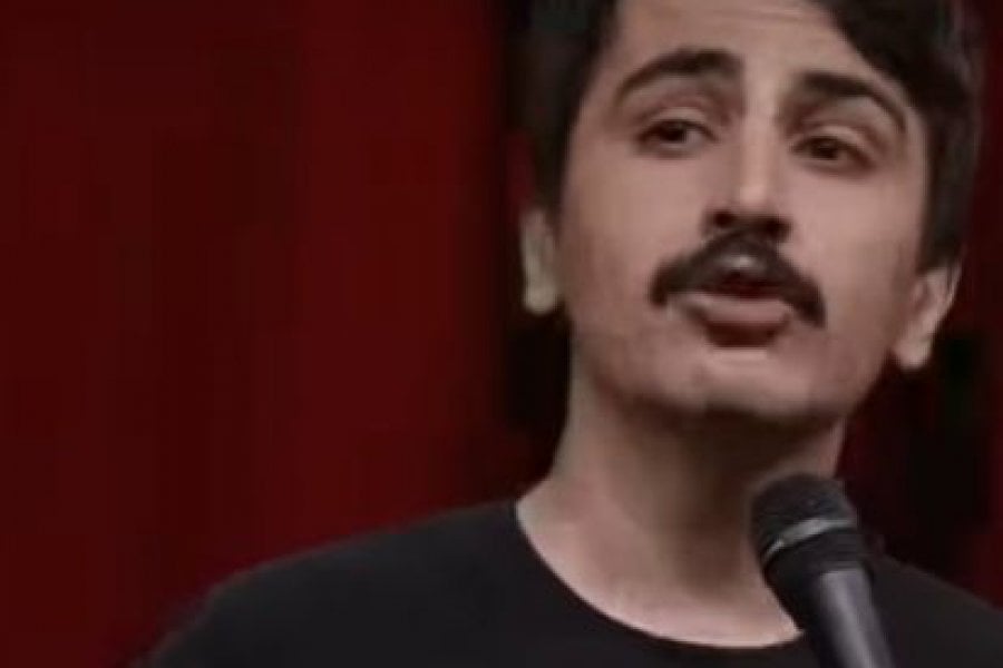 Τουρκία: Συλλήψη του γνωστού stand-up κωμικού Ντενίζ Γκοκτάς με κατηγορία προσβολής του Ισλάμ