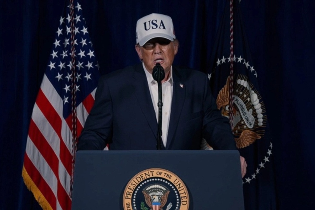 Τραμπ σε 8λεπτο διάγγελμα: «Θα ισοπεδώσουμε τη βιομηχανία πυραύλων του Ιράν»