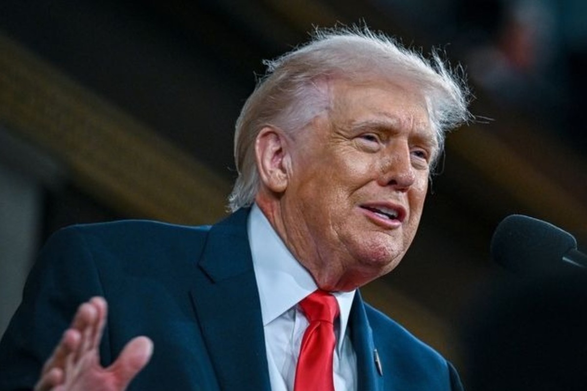 Τραμπ: «Βυθίσαμε 9 ιρανικά πλοία - Θα κυνηγήσουμε και τα υπόλοιπα. Σύντομα θα επιπλέουν στον βυθό»