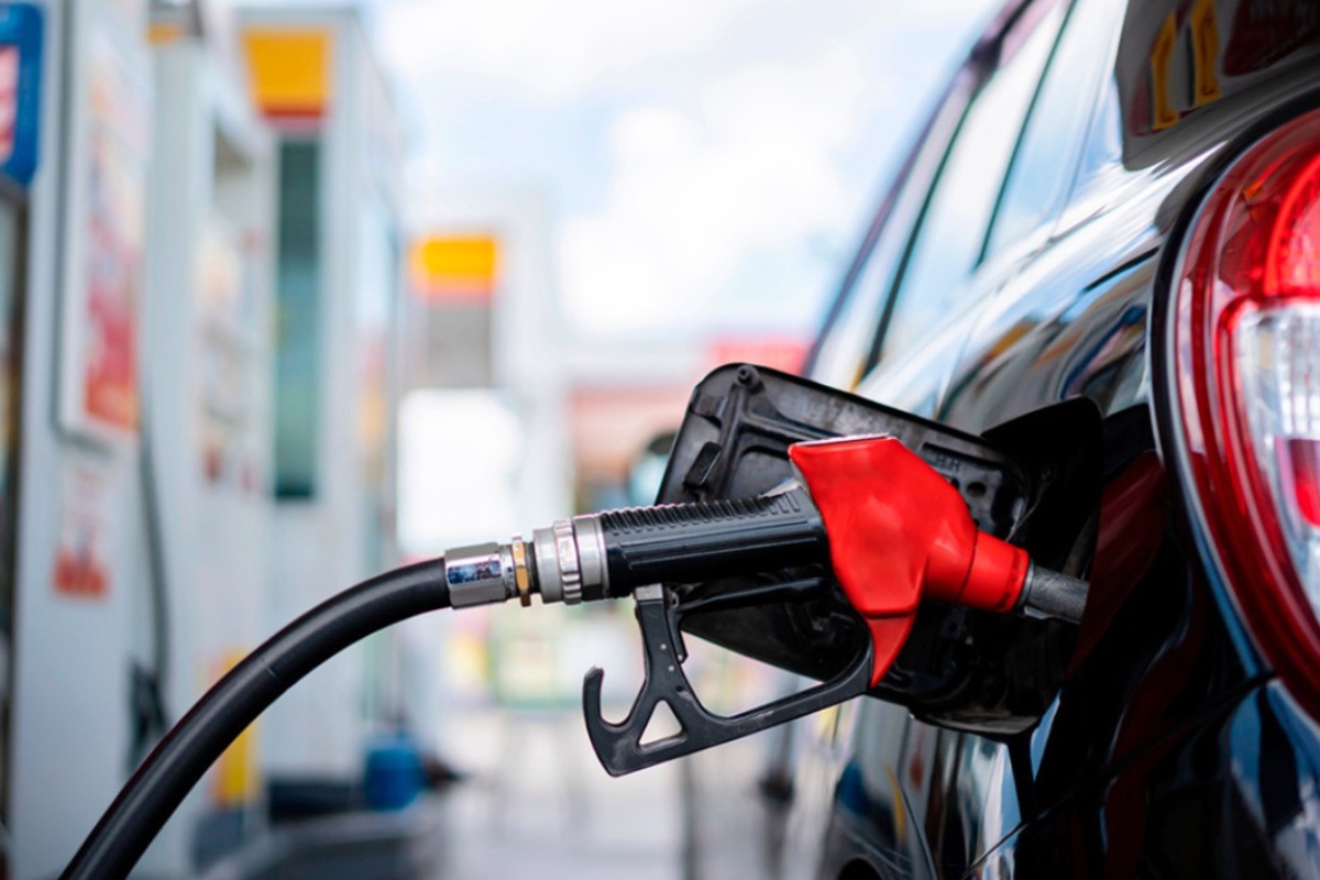 E.E.: Εξετάζει την επιβολή δελτίου στα καύσιμα - «Πρέπει να προετοιμαστούμε για μακροχρόνια ενεργεια