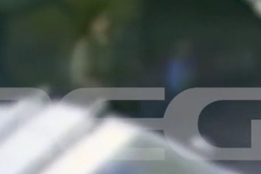 Βίντεο που προκαλεί οργή: Μητέρα χαστουκίζει το παιδί της δυνατά και πέφτει στο οδόστρωμα
