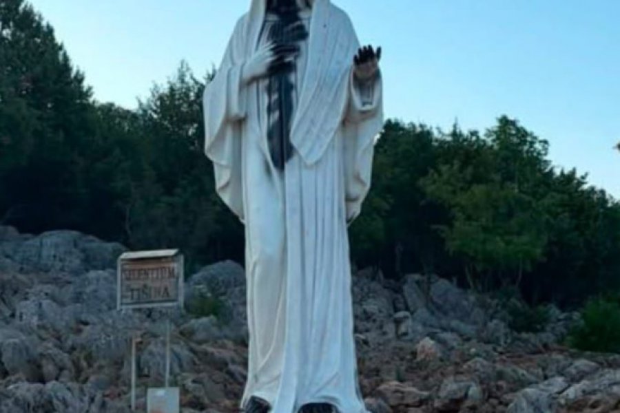 Βοσνία: Πυρπόλησαν βωμό, βανδάλισαν το άγαλμα της Παναγίας του Μετζουγκόριε
