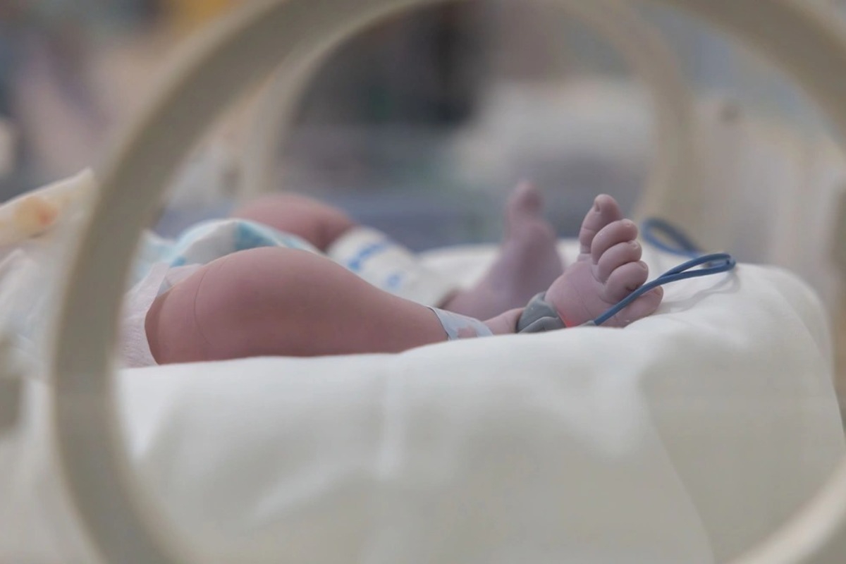 Σε αναστολή η παιδίατρος για την υπόθεση του βρέφους που νοσηλεύεται με μηνιγγίτιδα στο Ρίο