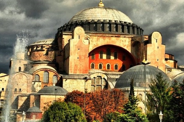 Γιατί ο Ερντογάν θέλει να μετατρέψει την Αγία Σοφία σε τζαμί