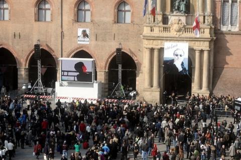 50.000 άνθρωποι στην κηδεία του Lucio Dalla 