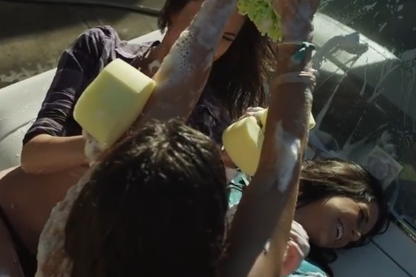 Video: To τέλειο πλυντήριο αυτοκινήτων! (μόνο για άνδρες)
