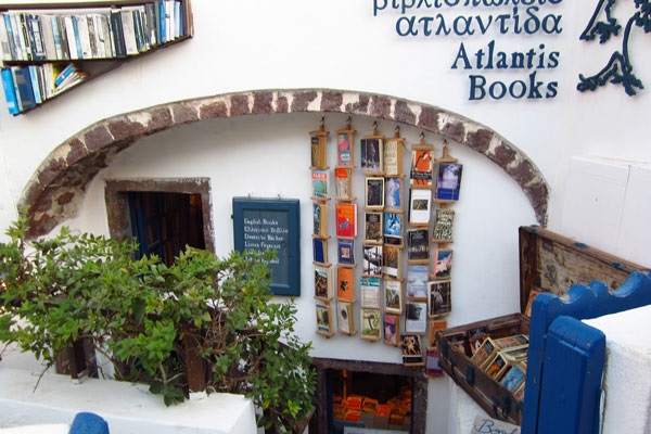 To βιβλιοπωλείο στη Σαντορίνη που ανακηρύχτηκε ως το κορυφαίο στον κόσμο 