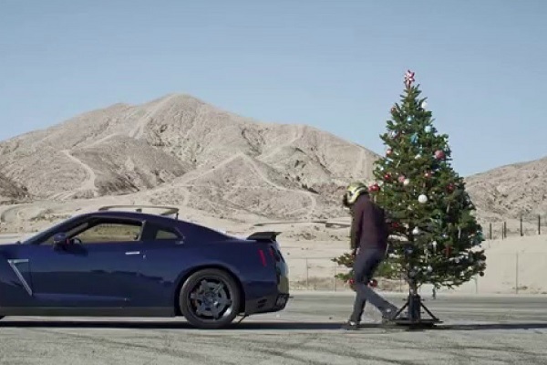 Πώς να ξεστολίσετε εύκολα και γρήγορα το χριστουγεννιάτικο δέντρο