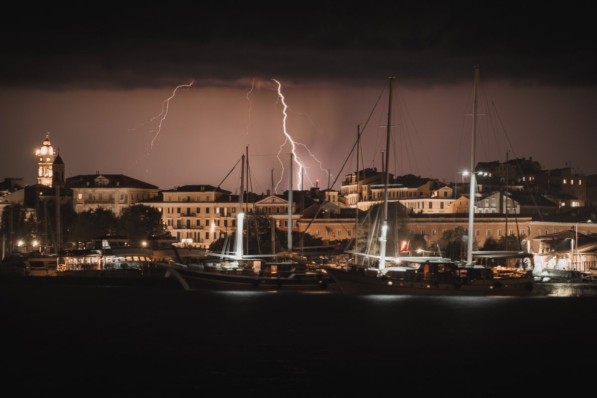 Δημόσια κόντρα για τις προγνώσεις καιρού: «Αλλο μετεωρολόγος και άλλο ιδιοκτήτης weather site»