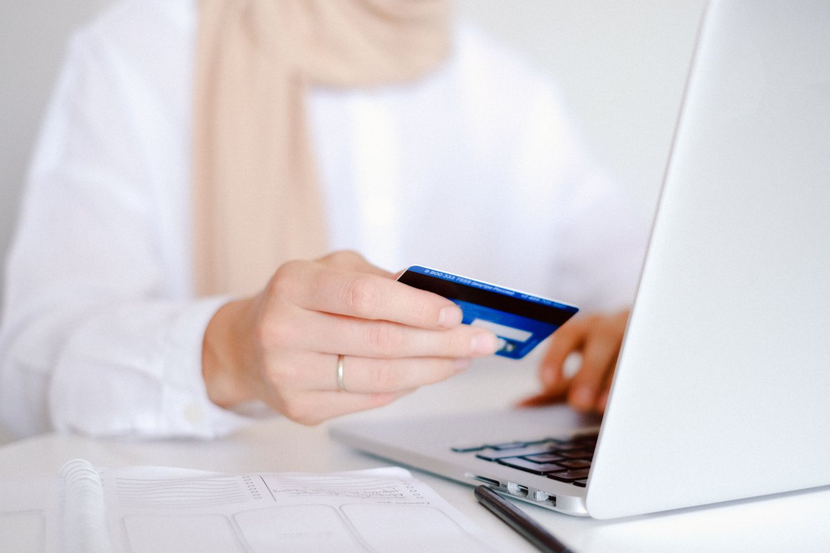 Χάκερ άδειασαν e-banking ζευγαριού: Το Πρωτοδικείο διατάσσει την τράπεζα να αποζημιώσει τα θύματα