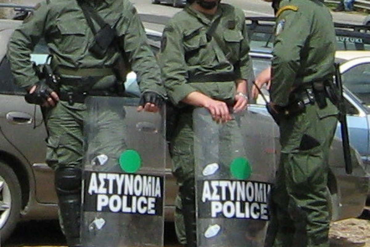 Θεσσαλονίκη: Ξυλοκόπησαν 60χρονο για τη δυνατή μουσική και επιτέθηκαν σε αστυνομικούς