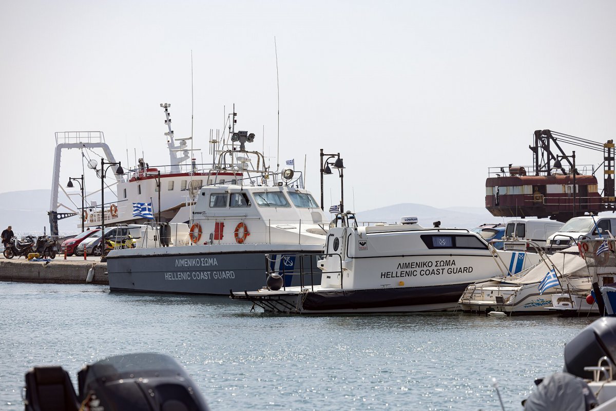 Καταμαράν με 10 επιβάτες βυθίστηκε στις Φλέβες Σαρωνικού - Επιχείρηση διάσωσης σε εξέλιξη