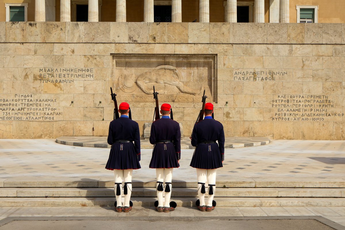 Χιλιάδες Έλληνες λαμβάνουν ξαφνικά SMS επιστράτευσης από το gov.gr - Η αλλαγή έως τα 60 έτη